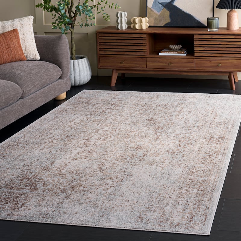 SAFAVIEH Evoke Pety Vintage Distressed Rug - 4' x 6' - Ivory/Taupe