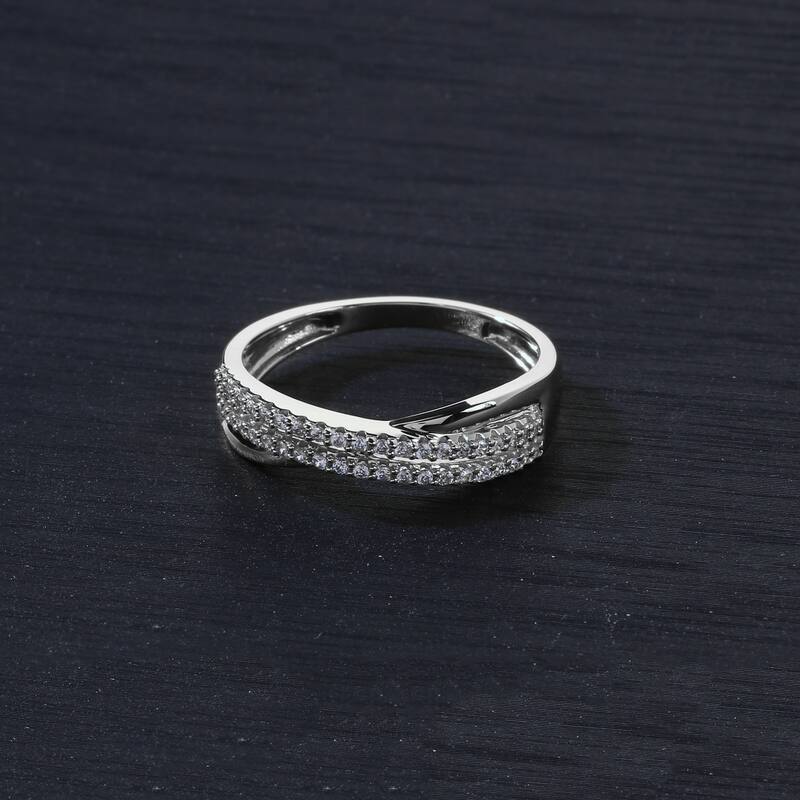 1/5ct TDW Diamond Crossover Wedding Band in 10K Gold for Women