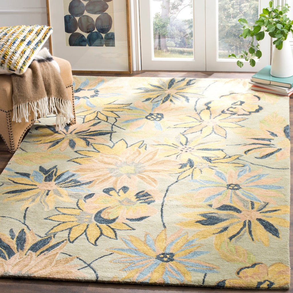 SAFAVIEH Handmade Blossom Friedolina Modern Floral Wool Rug