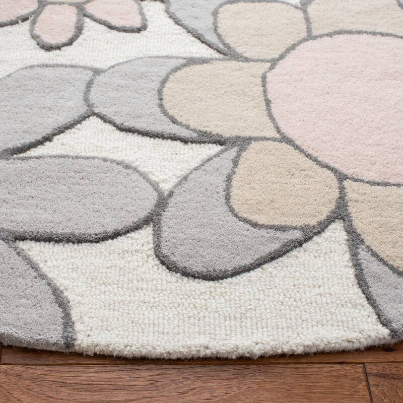 SAFAVIEH Handmade Kids Khadijah Floral Wool Rug