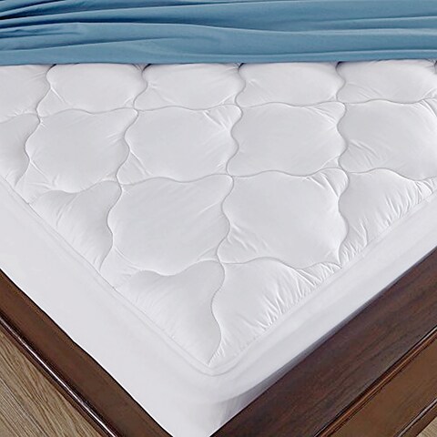 White FourLeaf Clover Quilted Mattress Pad