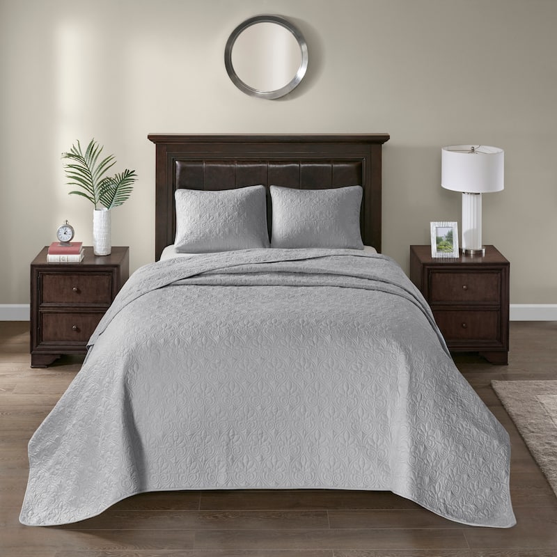 Madison Park Mansfield Reversible Oversized 3-piece Solid Texture Bedspread Quilt Set with Matching Shams
