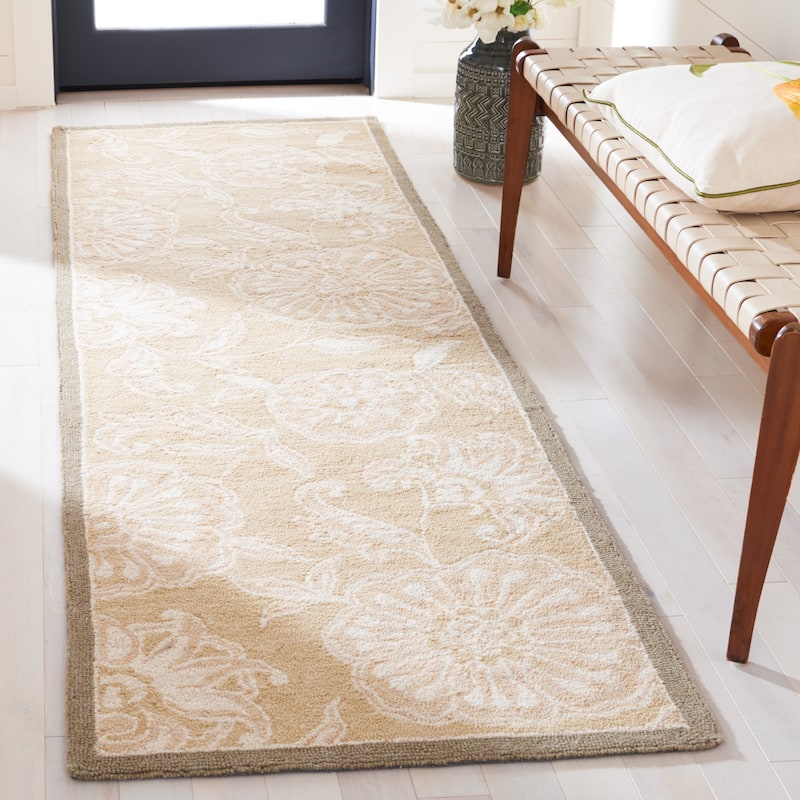SAFAVIEH Handmade Chelsea Vermont French Country Wool Rug - 2'6" x 6' Runner - Light Brown