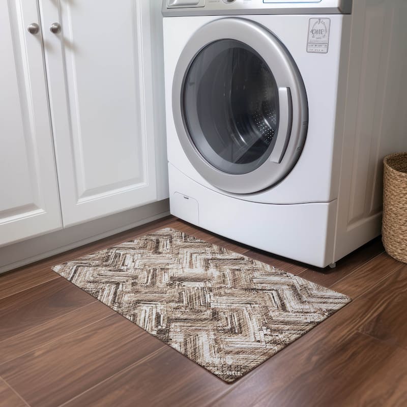 Machine Washable Indoor/ Outdoor Chantille Modern Chevron Rug - Brown - 1'8" x 2'6"