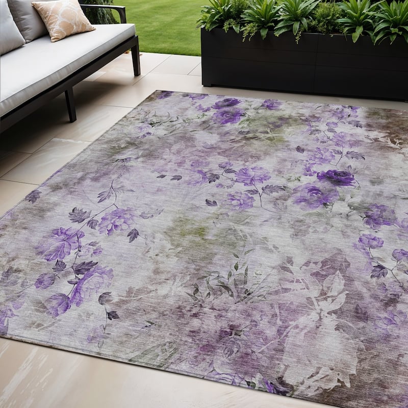 HomeRoots Floral Transitional Rectangle Outdoor Rug - 5' X 8'