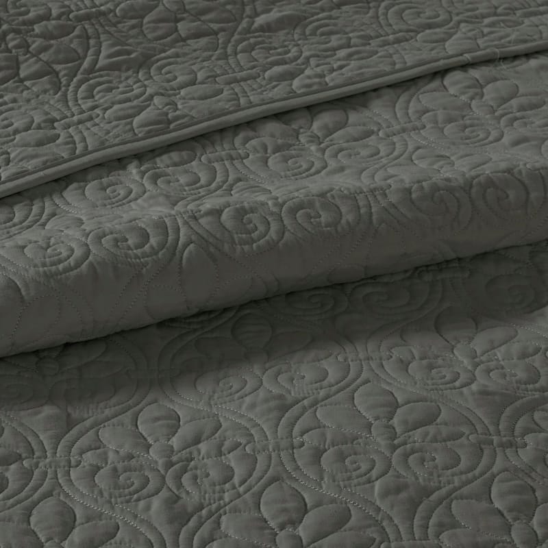 Madison Park Mansfield Reversible Oversized 3-piece Solid Texture Bedspread Quilt Set with Matching Shams