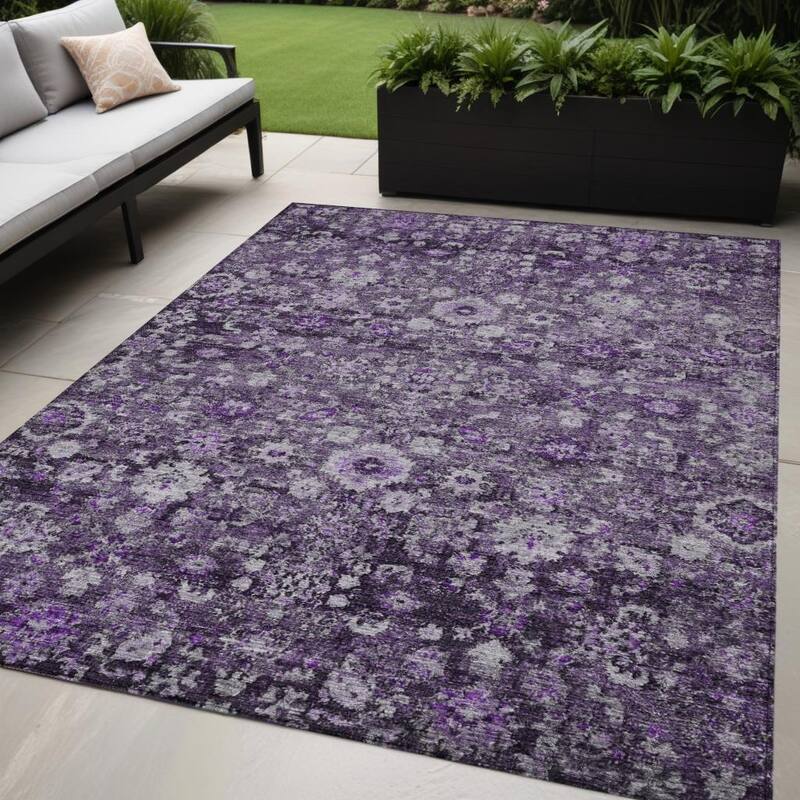 HomeRoots Oriental Traditional Rectangle Outdoor Rug - 5' X 8'