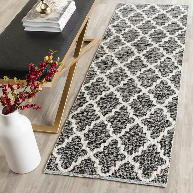 SAFAVIEH Handmade Flatweave Montauk Marie Casual Cotton Rug - 2'3" x 9' Runner - Black/Ivory