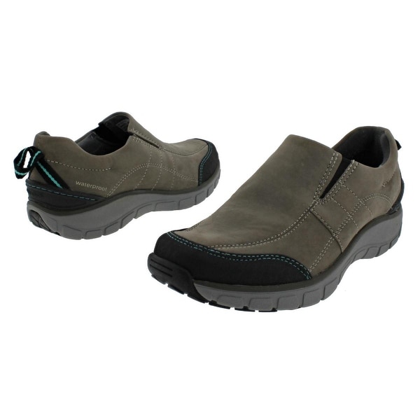 clarks waterproof walking shoes