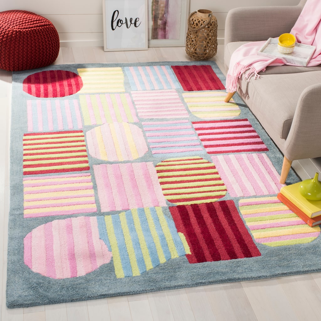 SAFAVIEH Handmade Kids Irmtrud Wool Rug