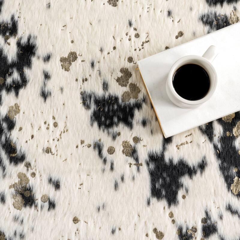 Nuloom Iraida Contemporary Faux Cowhide Area Rug