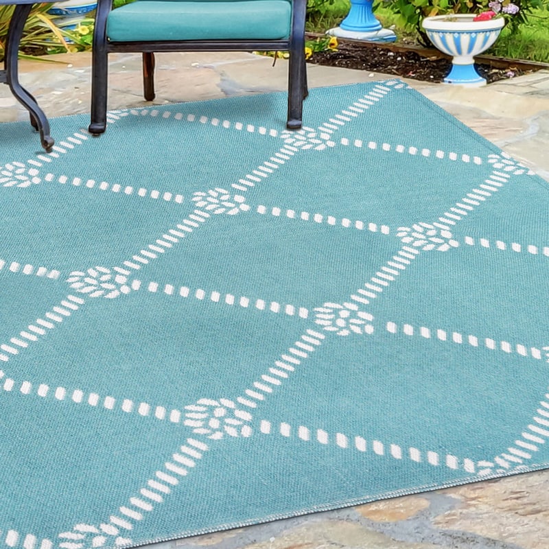 Superior Coastal Geometric Lattice Indoor Outdoor Area Rug