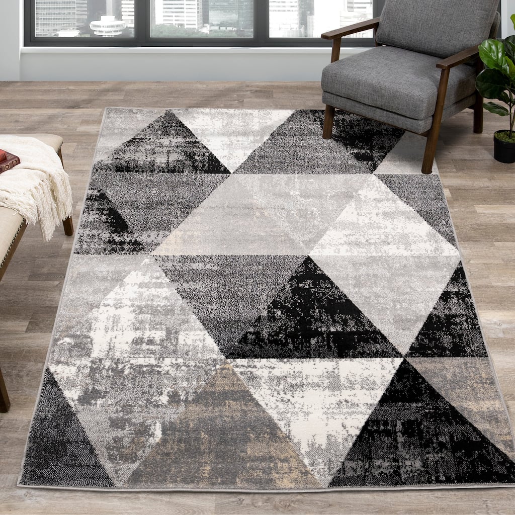Covington Collection - Grey/Beige/Cream Distressed Triangles Rug, 3'11" x 5'7"