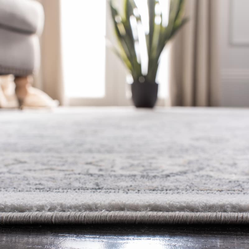 SAFAVIEH Isabella Minola Traditional Oriental Rug