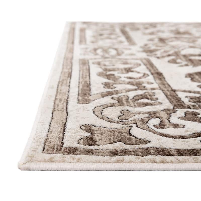 Traditional Wralvale Collection Area Rug