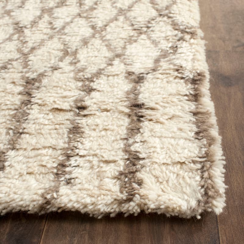 SAFAVIEH Handmade Casablanca Shag Elsebet Tribal Wool Rug