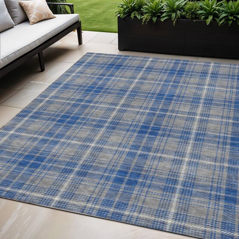 HomeRoots Plaid Transitional Rectangle Outdoor Rug - 5' X 8'