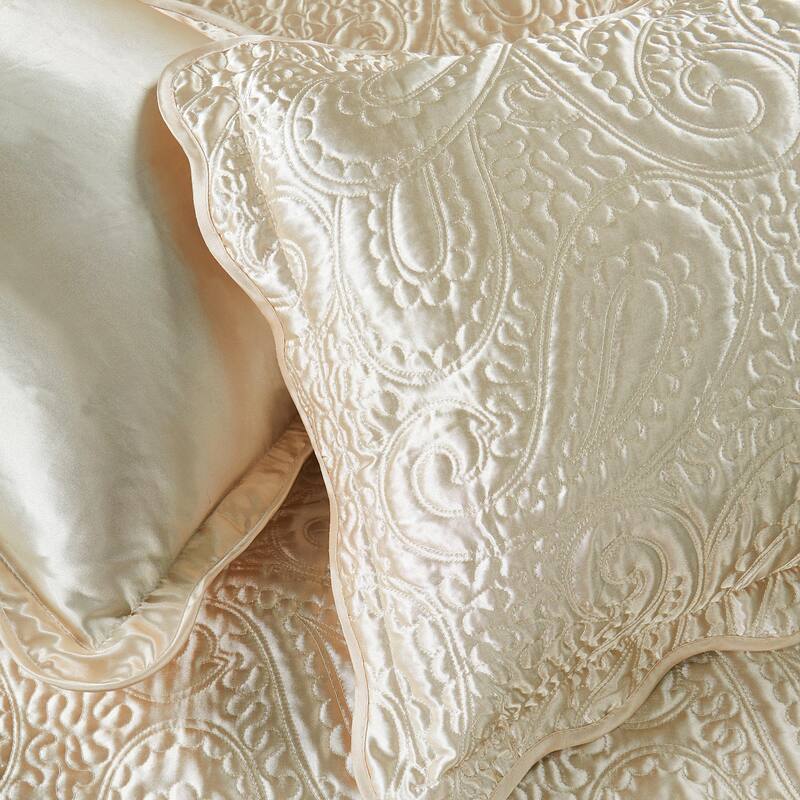 3-Piece Paisley Design Lightweight Bedding Set