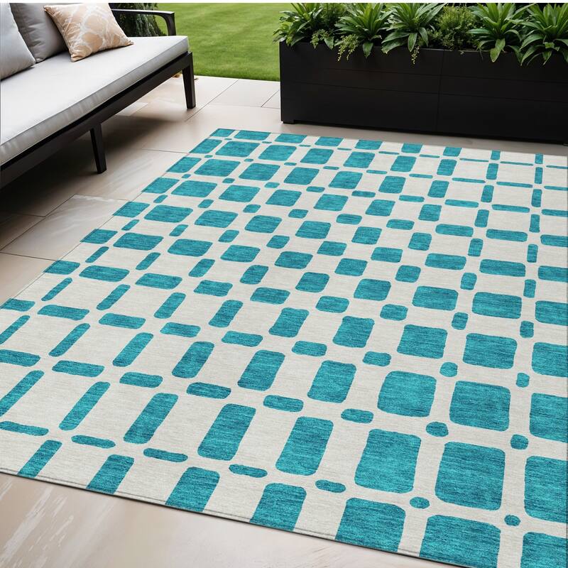 HomeRoots Geometric Transitional Rectangle Outdoor Rug - 5' X 8'