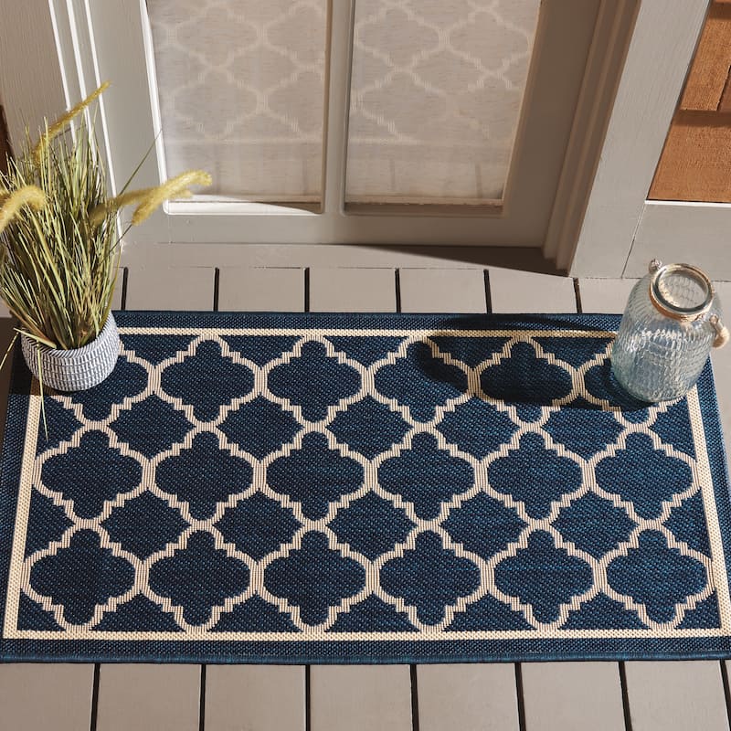 SAFAVIEH Courtyard Kristelle Indoor/ Outdoor Waterproof Patio Backyard Rug
