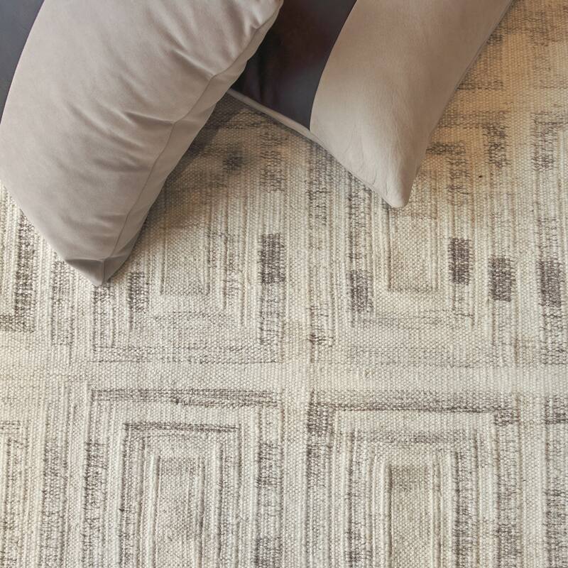 EXQUISITE RUGS Scandinavian Hand-loomed New Zealand Wool Beige Area Rug.