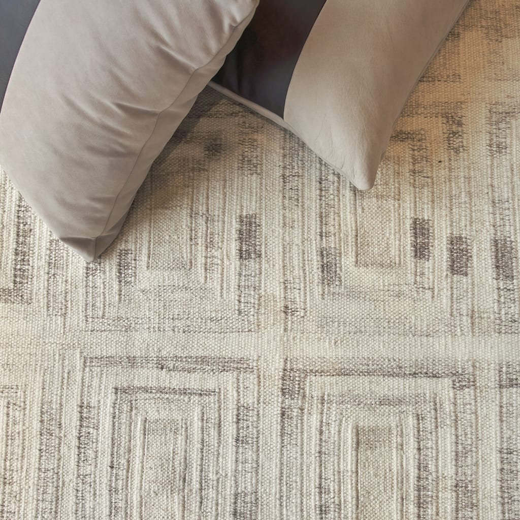EXQUISITE RUGS Scandinavian Hand-loomed New Zealand Wool Beige Area Rug.