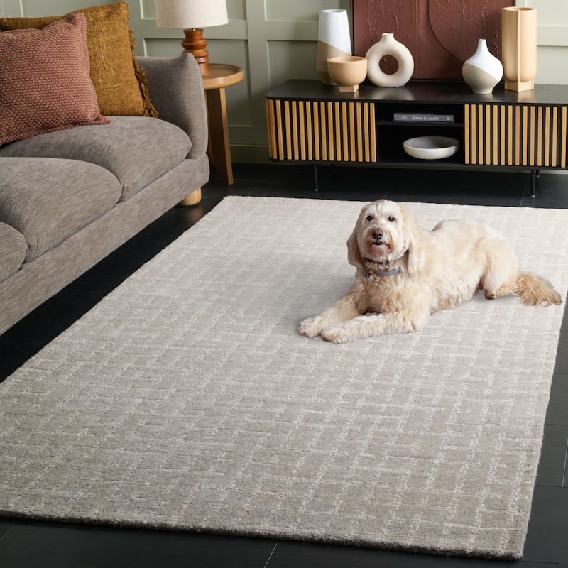 SAFAVIEH Handmade Ebony Karitas Wool Rug
