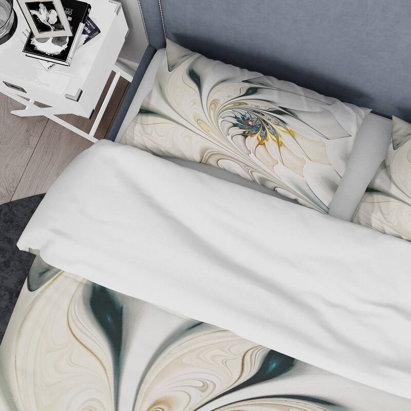 Designart 'White Stained Glass Floral Art' Duvet Cover Set