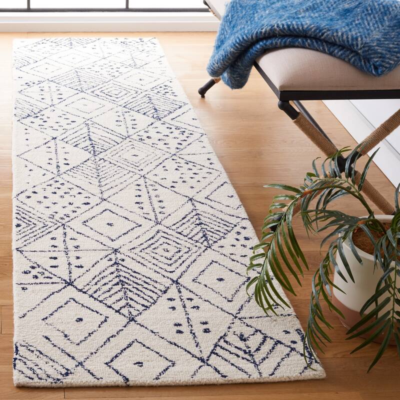 SAFAVIEH Handmade Casablanca Shag Crisitina Boho Wool Rug - 2'3" x 9' Runner - Ivory/Blue