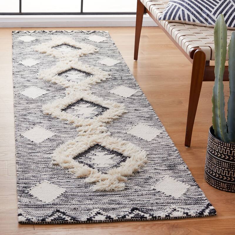SAFAVIEH Handmade Kenya Sascho Moroccan Diamond Wool Rug - 2'3" x 8' Runner - Black/Ivory