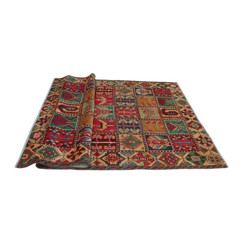 Fine Vintage Bakhtiari Fuat Red/Green Rug - 5'8" x 9'3"