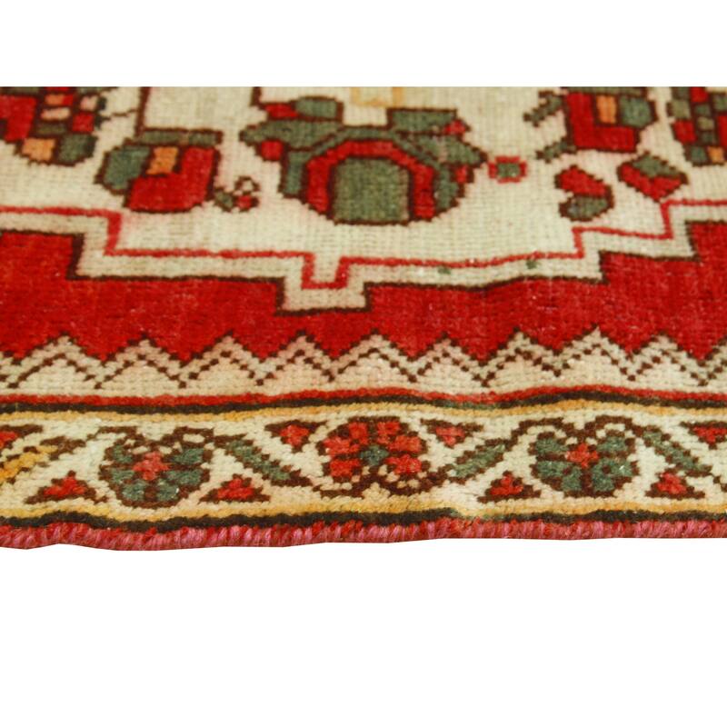Fine Vintage Bakhtiari Asianne Red/Beige Rug - 3'8" x 4'9"