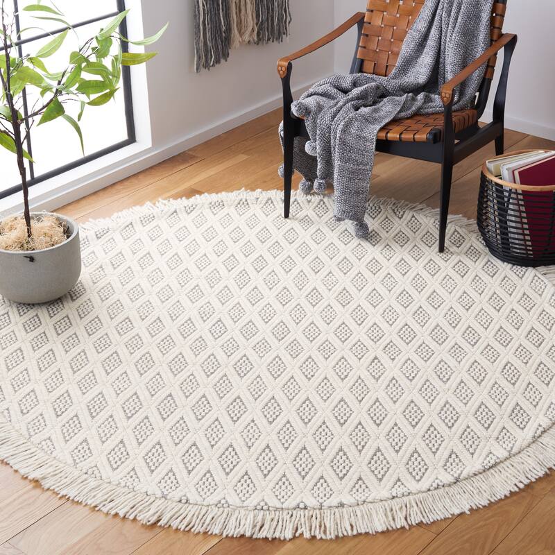 SAFAVIEH Handmade Natura Tifany Wool Rug - 6' Round - Ivory/Grey