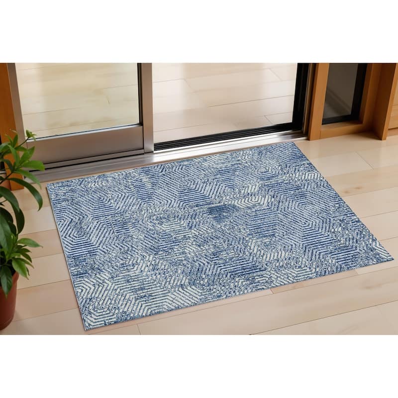 HomeRoots Geometric Transitional Rectangle Outdoor Rug - 3' x 5'