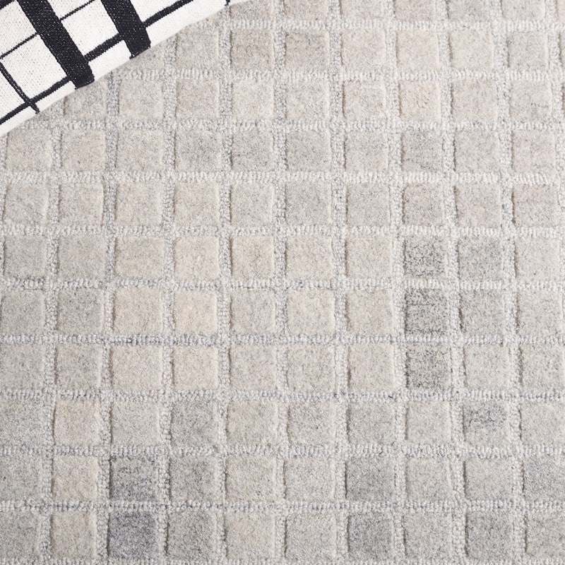 SAFAVIEH Handmade Ebony Rolande Wool Rug
