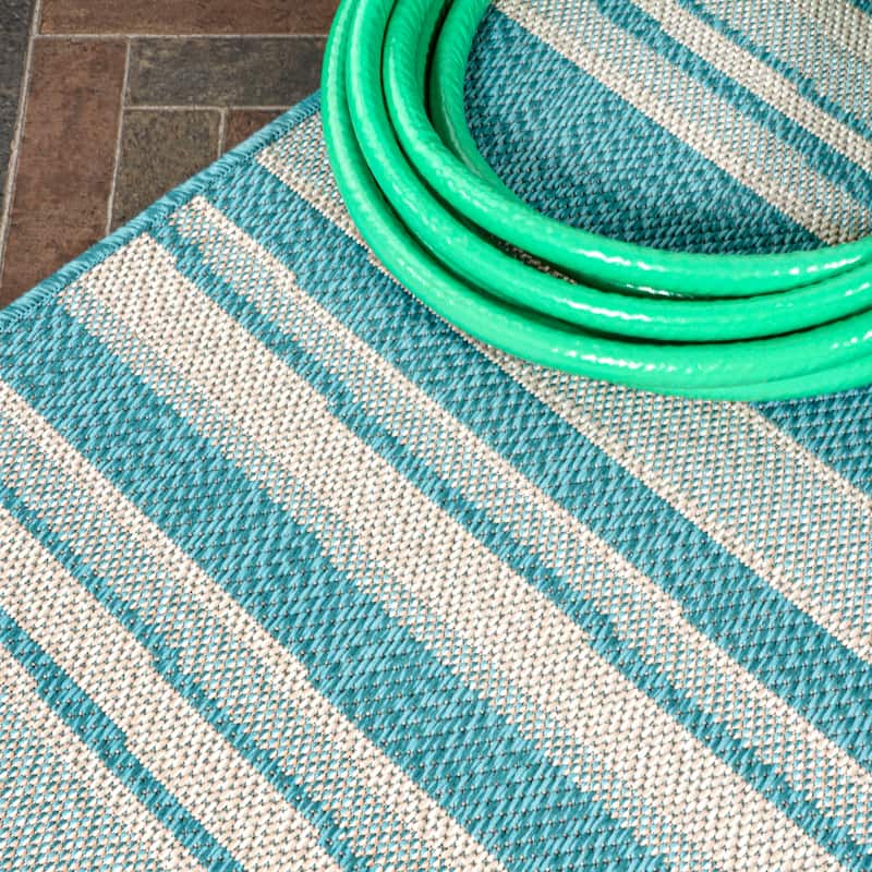 JONATHAN Y Chevron Wavy Stripe Modern Indoor/Outdoor Area Rug