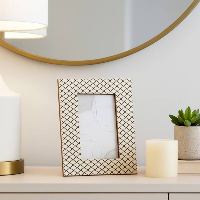 Resin Wood Diamond Pattern Photo Frame - Black, 4x6 in.