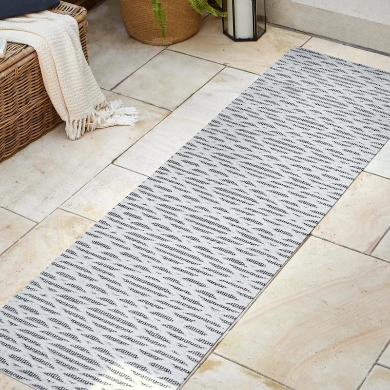 JONATHAN Y Jazz High-Low Pile Moroccan Diamond Modern Indoor/Outdoor Area Rug
