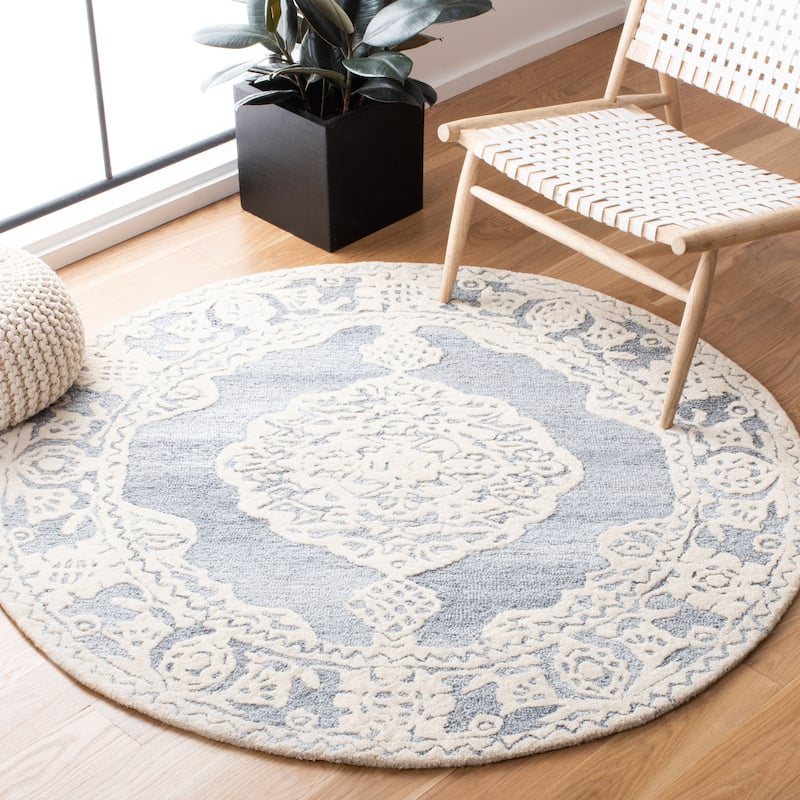 SAFAVIEH Handmade Micro-Loop Gerhild Medallion Wool Rug - 5' Round - Light Blue/Ivory