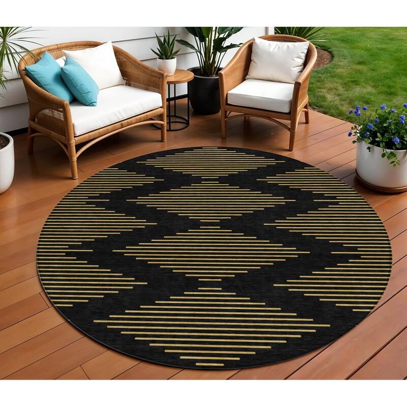 HomeRoots Geometric Transitional Rectangle Outdoor Rug - 8' Round