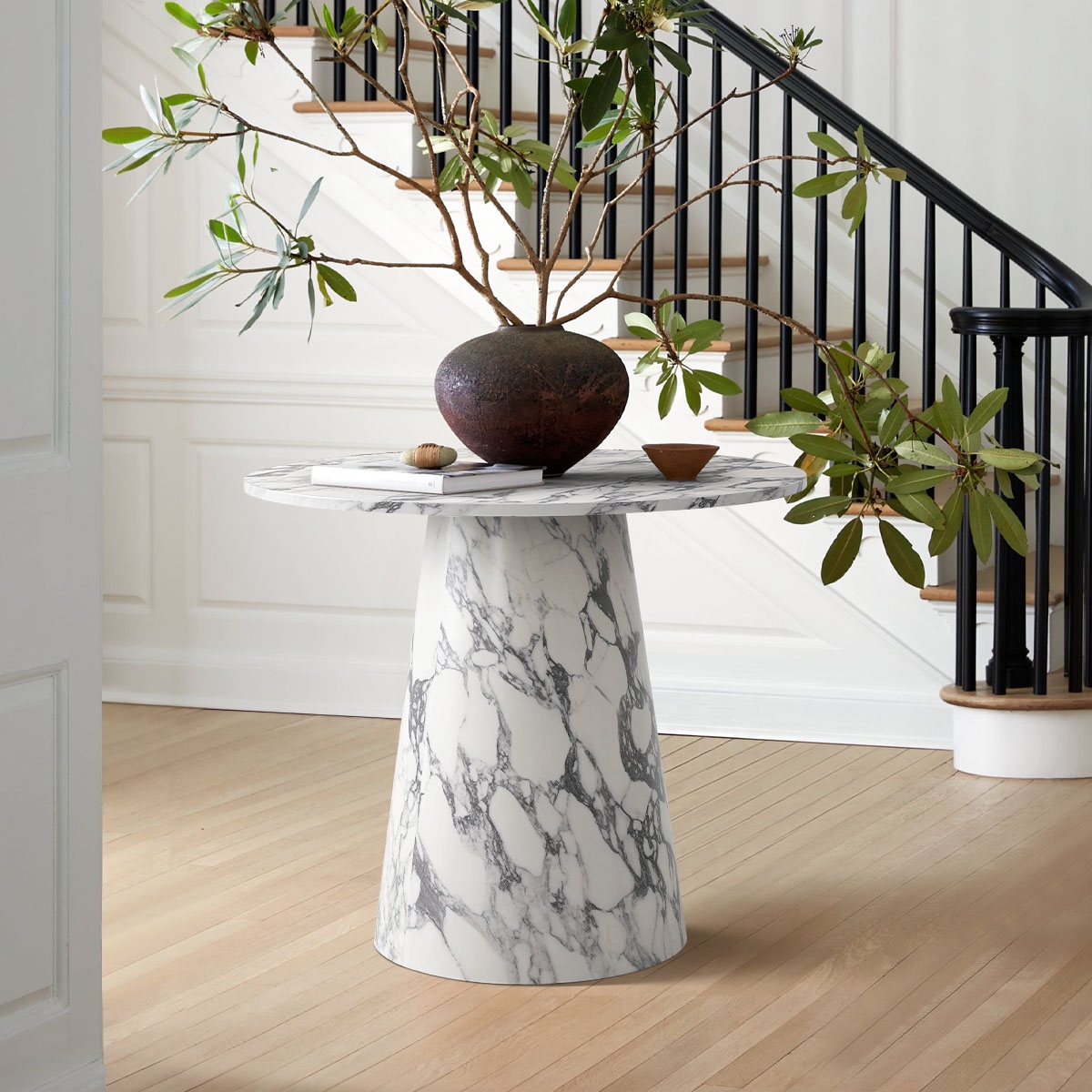 Small round marble dining table hotsell