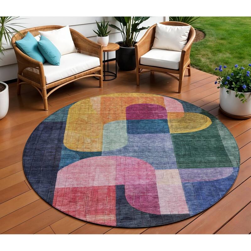 HomeRoots Abstract Transitional Rectangle Outdoor Rug - 8' Round