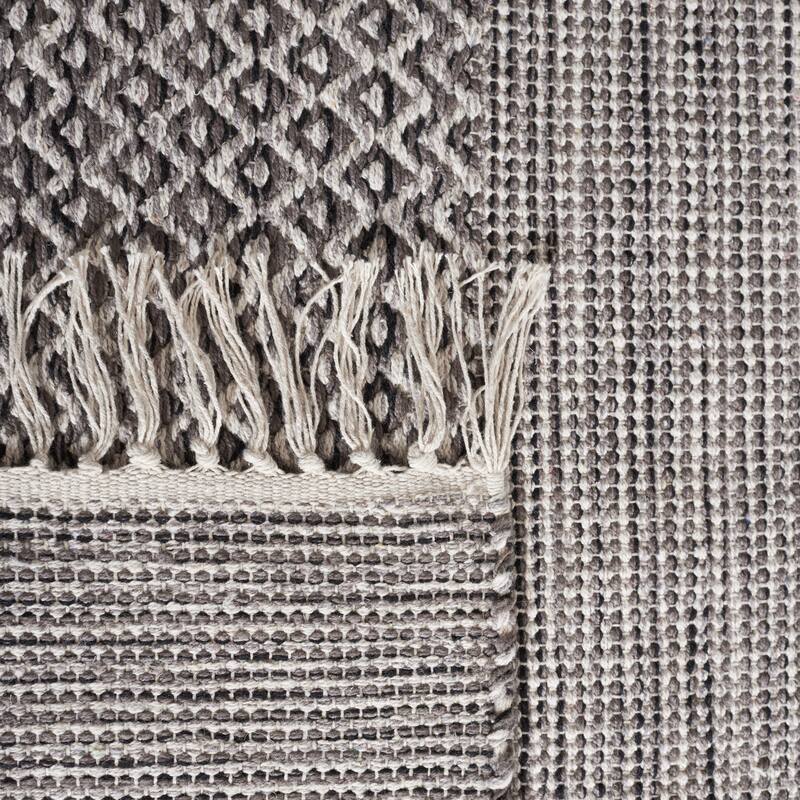 SAFAVIEH Handmade Montauk Pacuta Flatweave Cotton Fringe Rug - Ivory/Anthracite - 5' x 8'