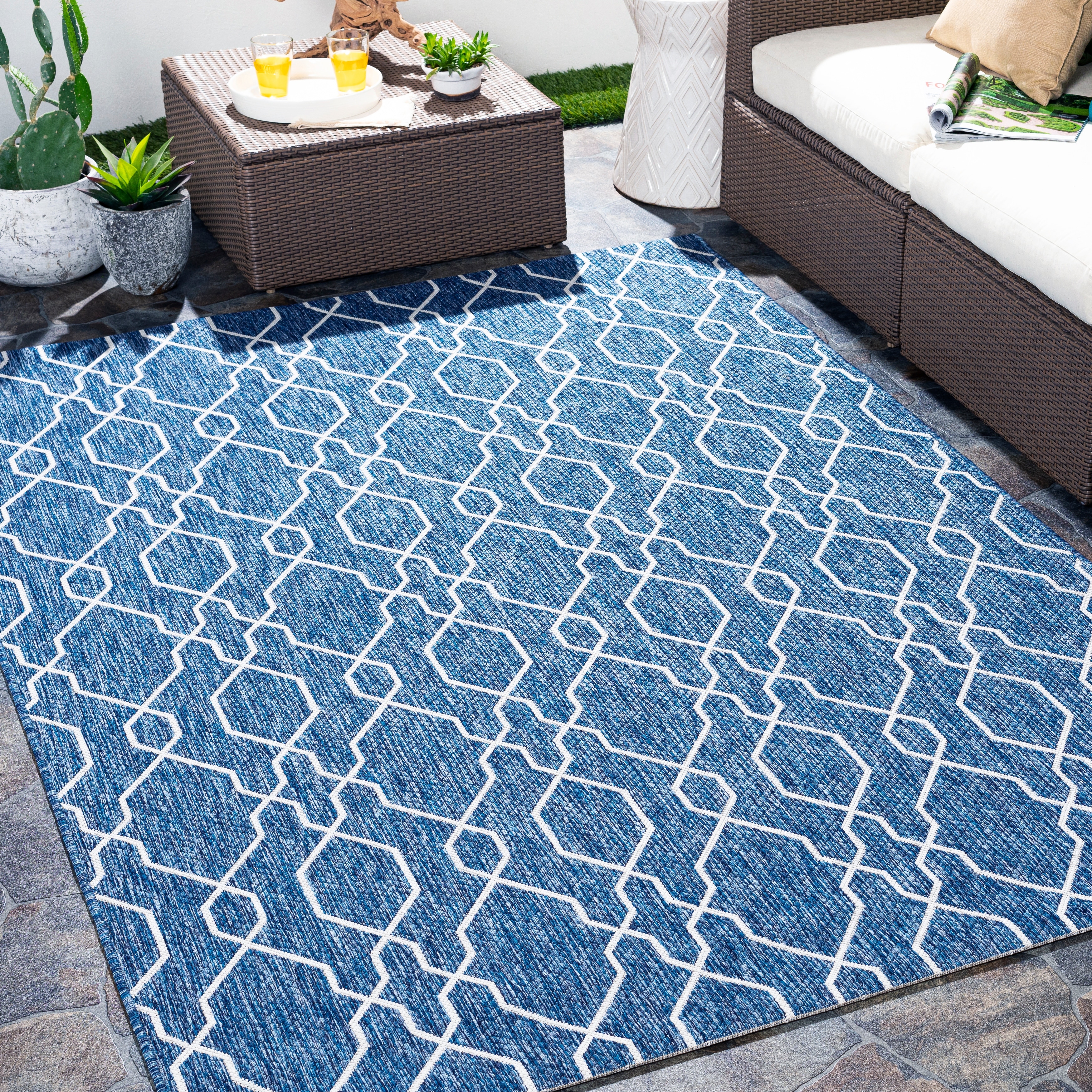 Livabliss Maurizio Indoor/ Outdoor Trellis Area Rug