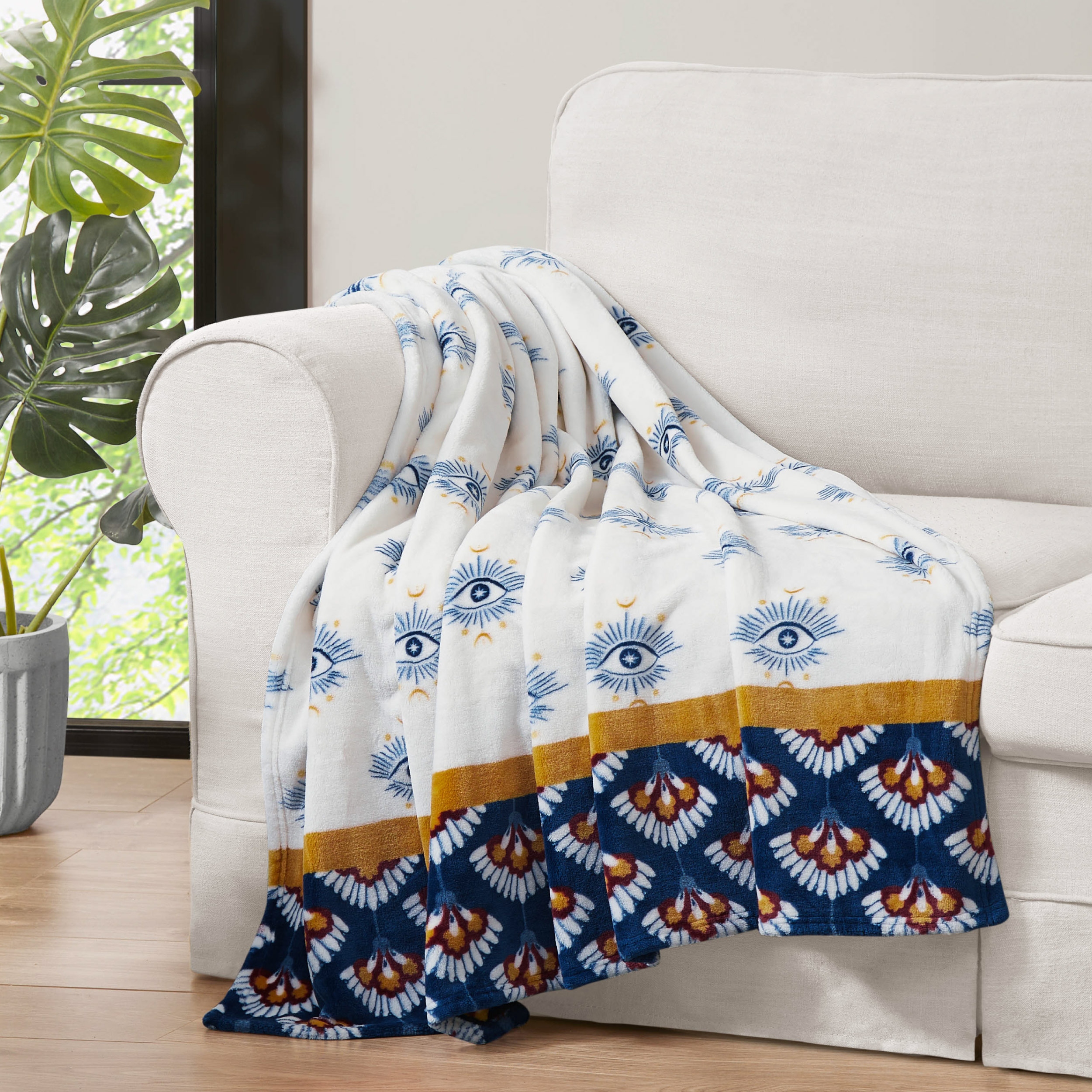 Jessica Simpson Plush 50X70 Throw Blanket