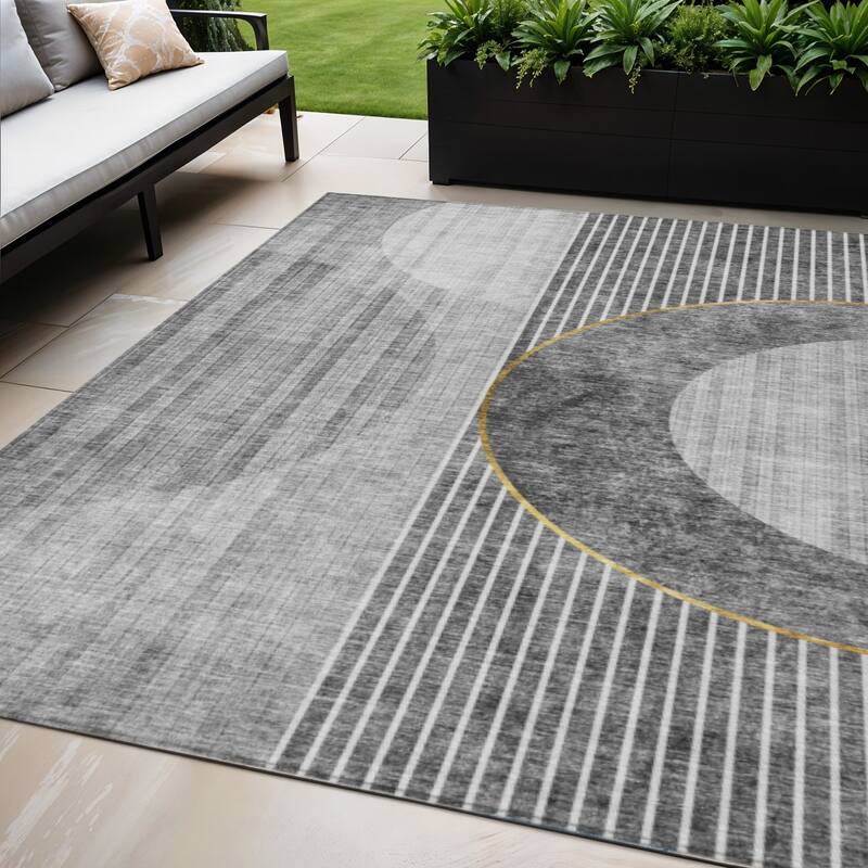 HomeRoots Geometric Transitional Rectangle Outdoor Rug - 5' X 8'