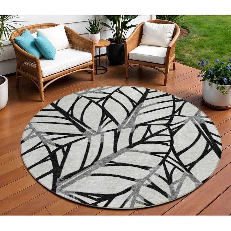 HomeRoots Floral Transitional Rectangle Outdoor Rug - 8' Round