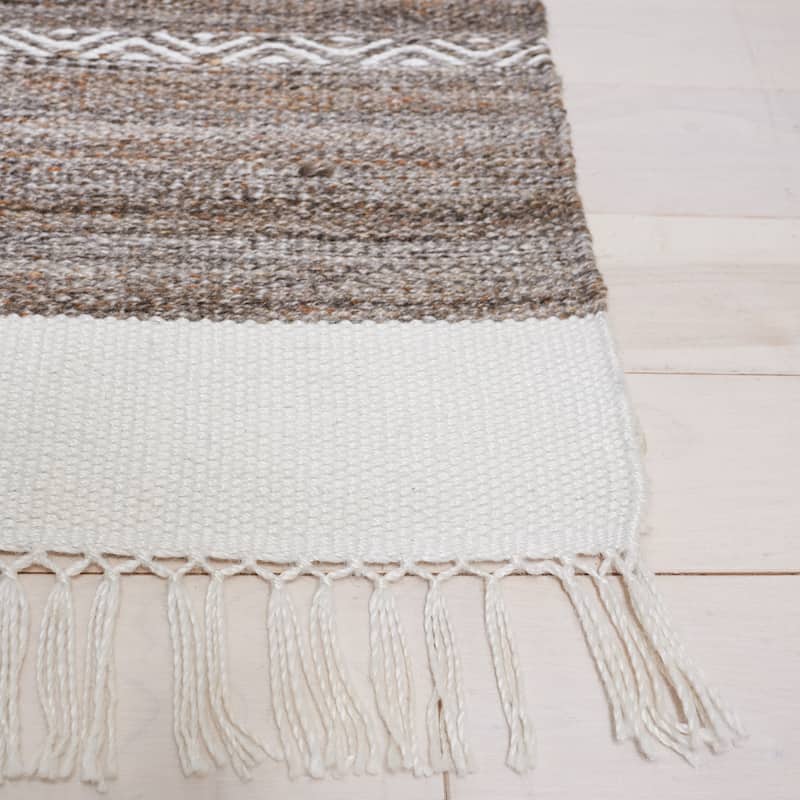 SAFAVIEH Striped Kilim Lavenia Boho Fringe Rug