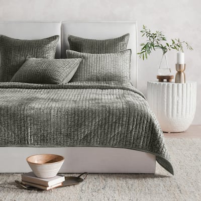Dimitry 100% Rayon Velvet Quilt by Kosas Home