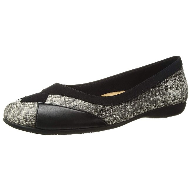 Trotters Womens Sharp Ballet Flat